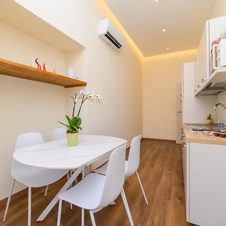 דירה Fiorentino Luxury Center *